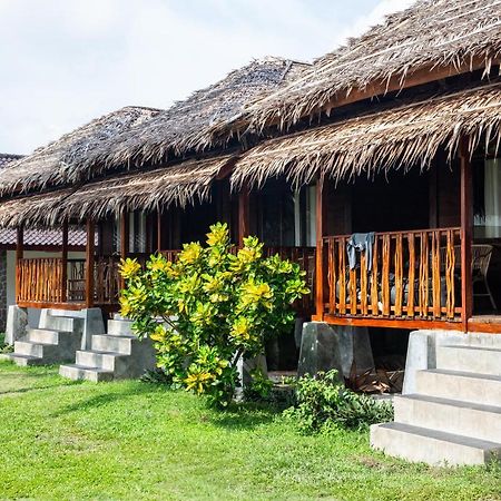 The Ujung Bocur Bungalows Krui Extérieur photo