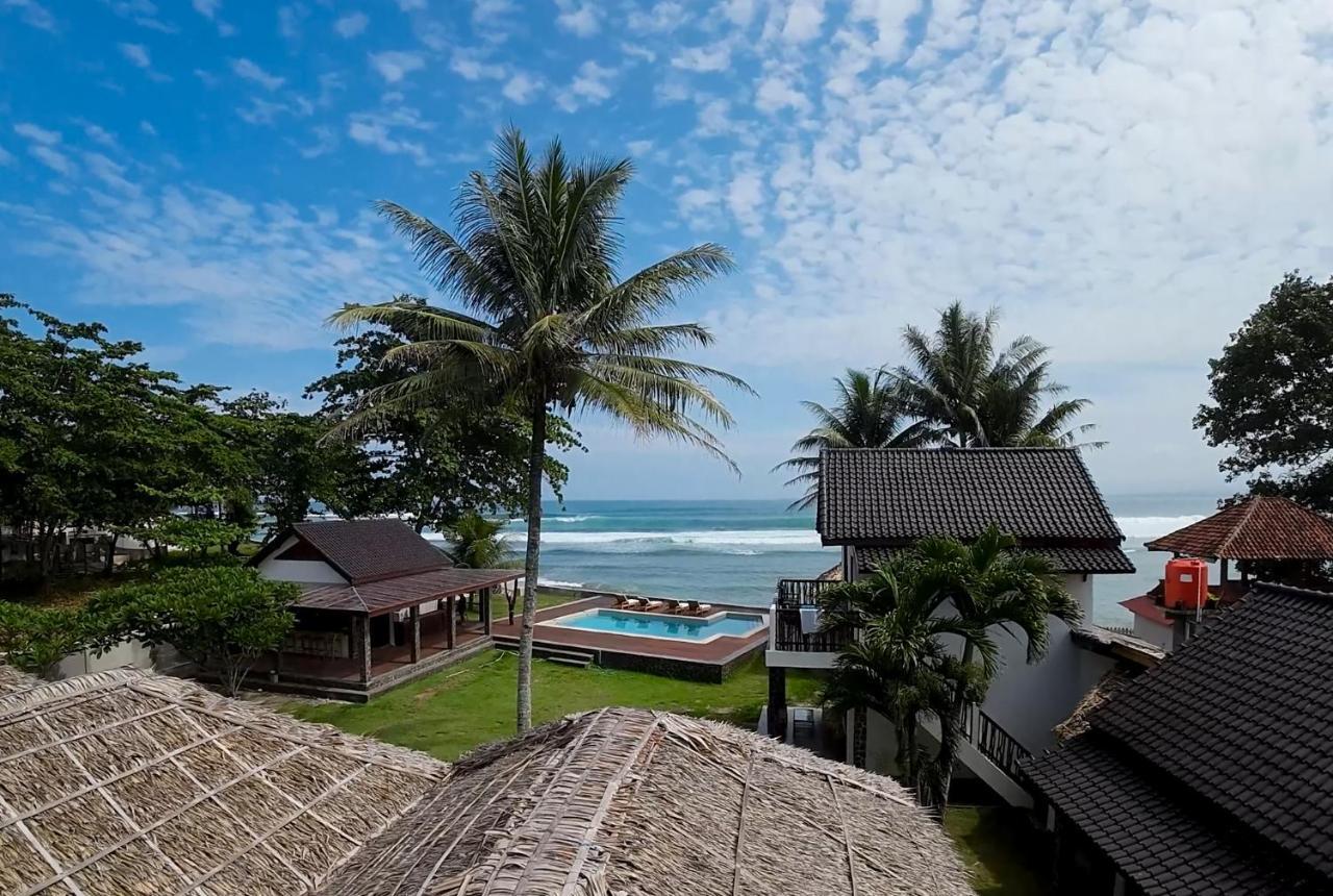 The Ujung Bocur Bungalows Krui Extérieur photo