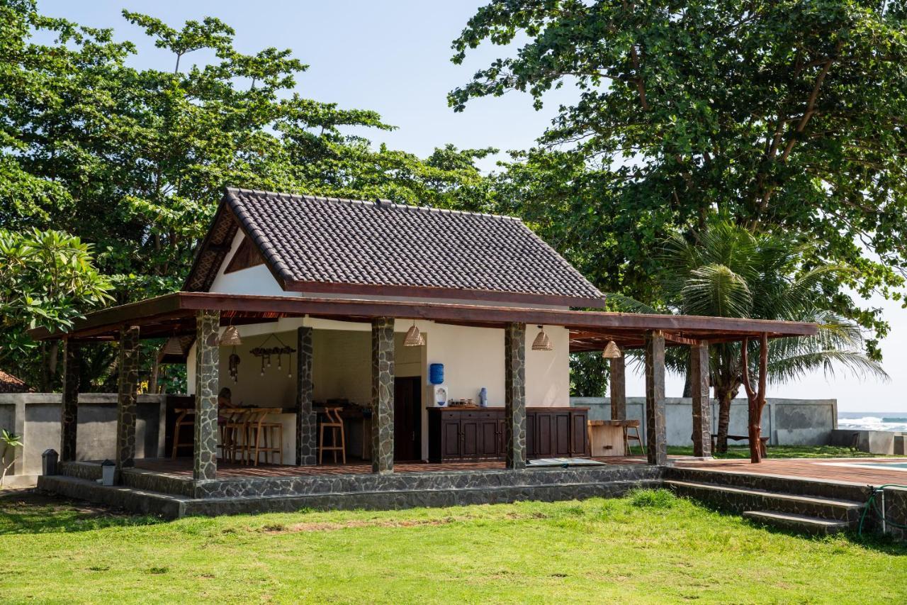 The Ujung Bocur Bungalows Krui Extérieur photo